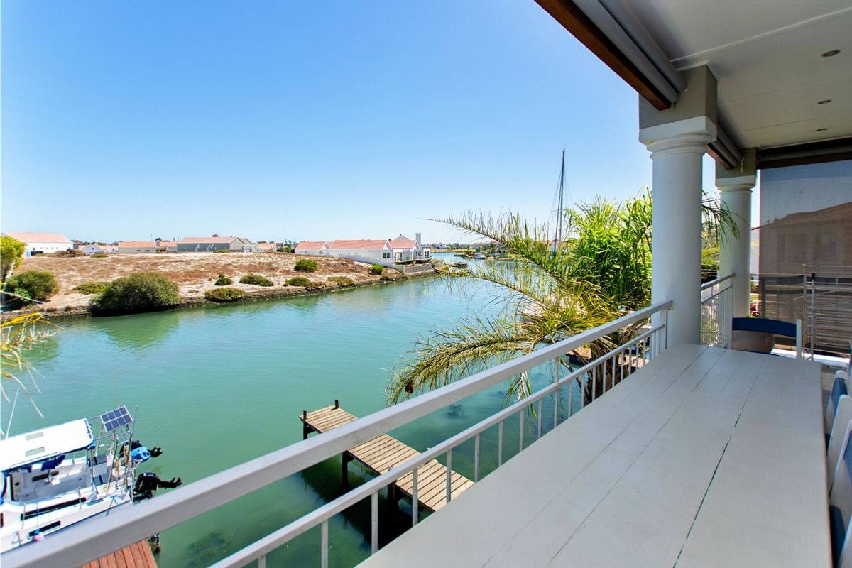 Waterfront Luxury – Stunning Marina Home with Private Jetty & Breathtaking Views! - Photo 4