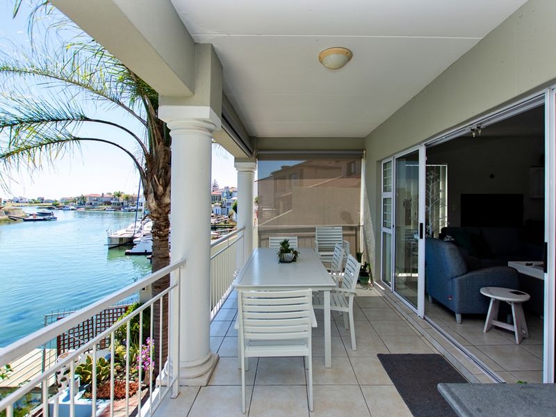 Waterfront Luxury – Stunning Marina Home with Private Jetty & Breathtaking Views! - Photo 9