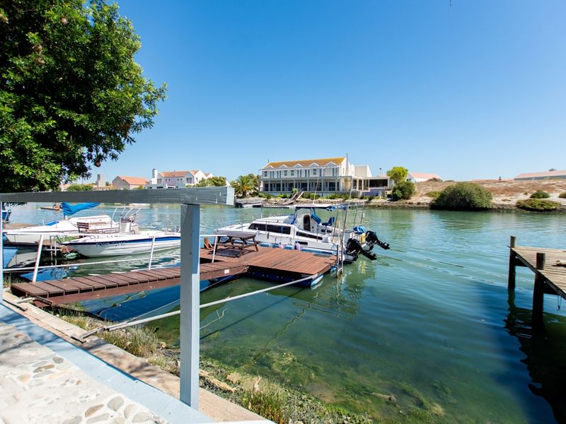 Waterfront Luxury – Stunning Marina Home with Private Jetty & Breathtaking Views! - Photo 8