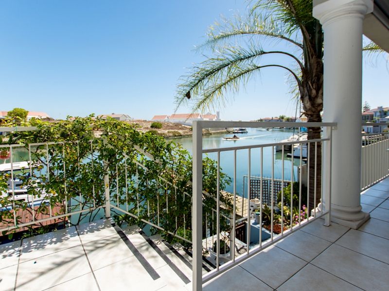 Waterfront Luxury – Stunning Marina Home with Private Jetty & Breathtaking Views! - Photo 6
