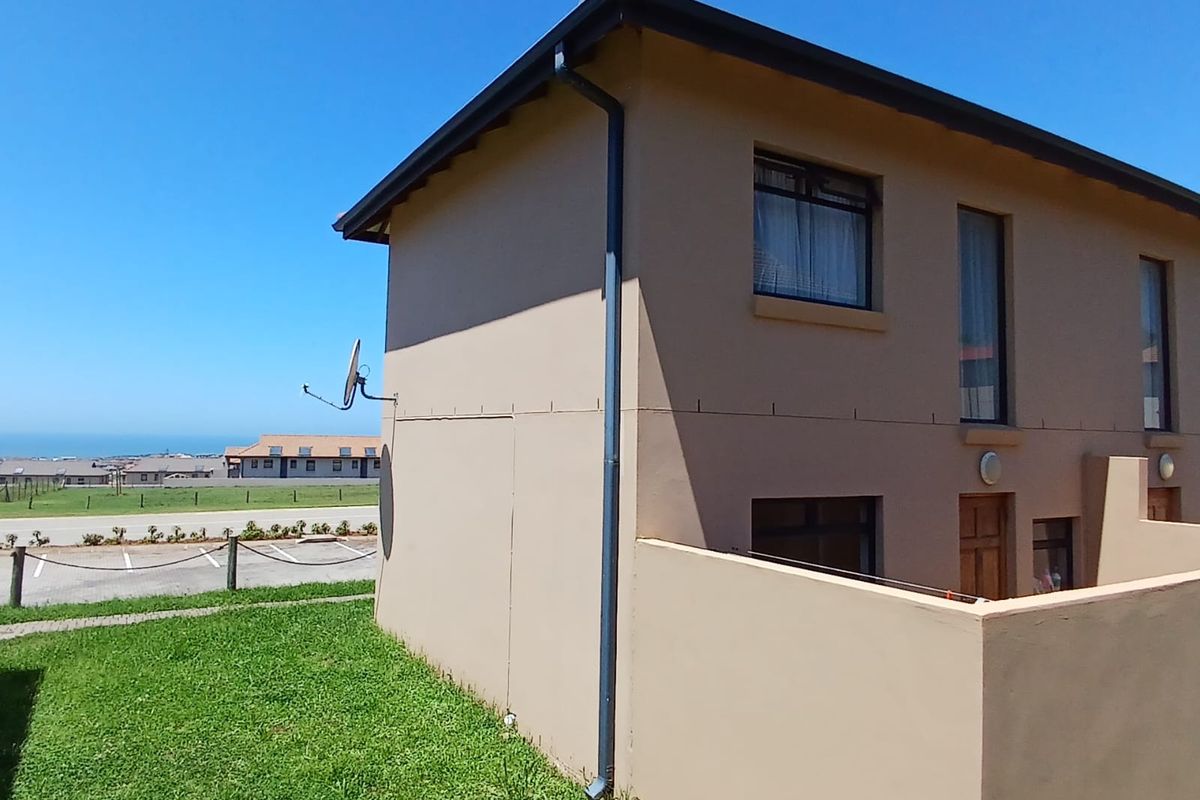 2 Bedroom Apartment in Umlele Hills B Kidds Beach - Photo 2
