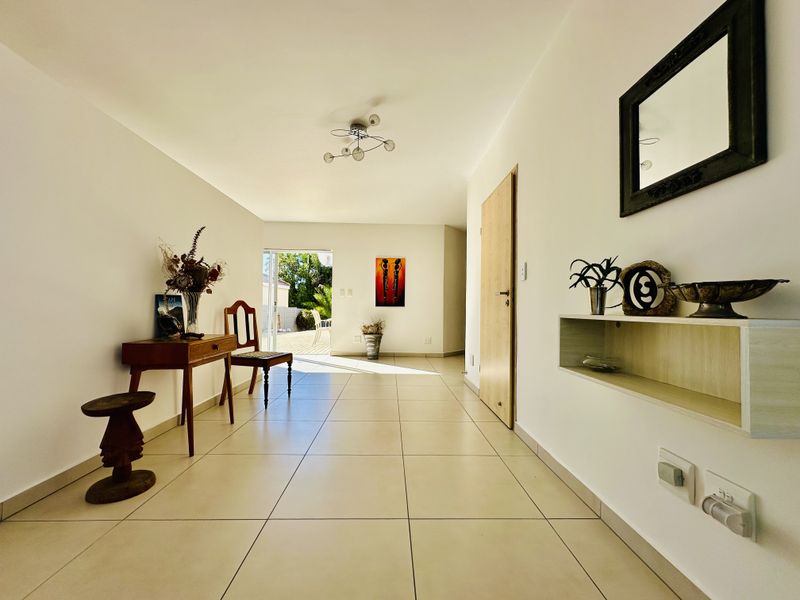 5-Bedroom Luxury Living with Breathtaking 360° Views - Photo 6