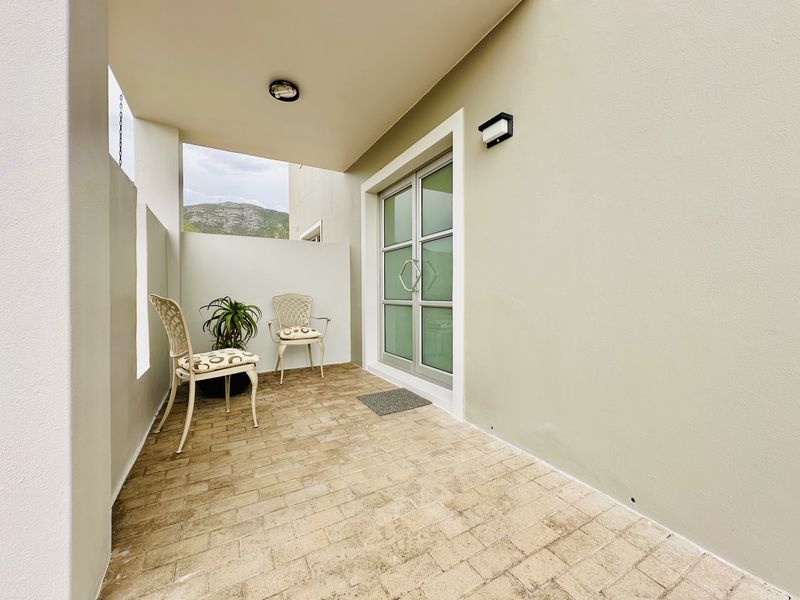 5-Bedroom Luxury Living with Breathtaking 360° Views - Photo 5