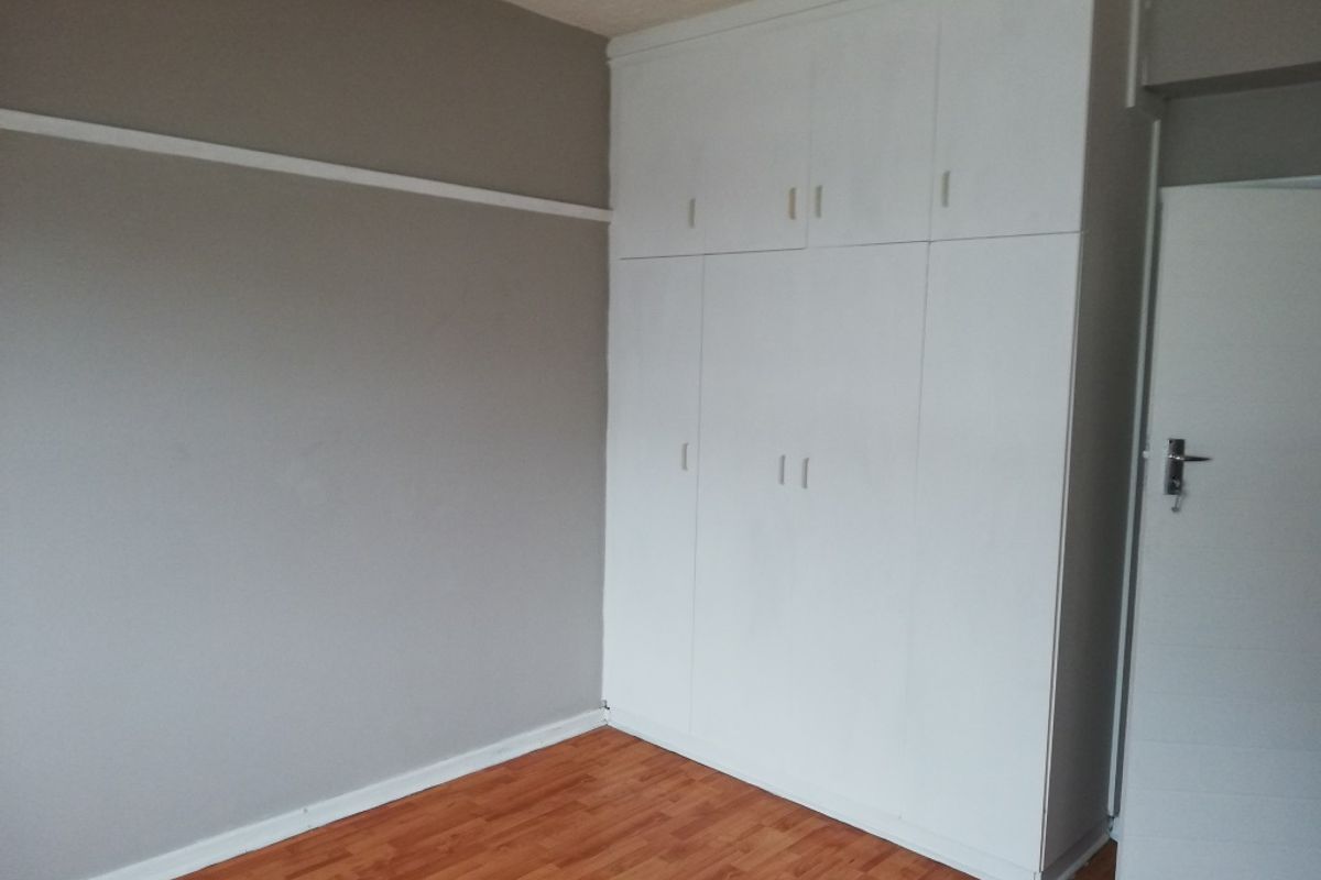 Spacious 2 Bedroom Apartment in Prime Location – Caxton Street Area - Quigney - Photo 4
