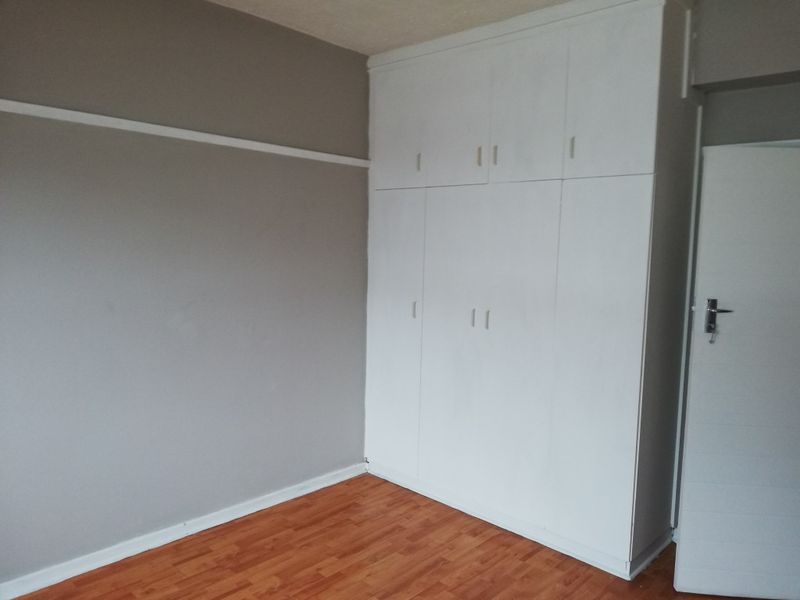 Spacious 2 Bedroom Apartment in Prime Location – Caxton Street Area - Quigney - Photo 4