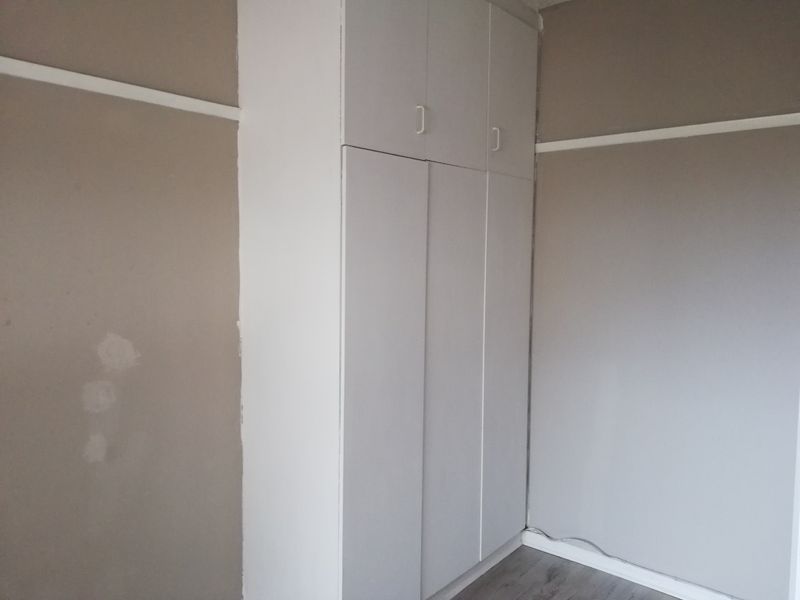 Spacious 2 Bedroom Apartment in Prime Location – Caxton Street Area - Quigney - Photo 5