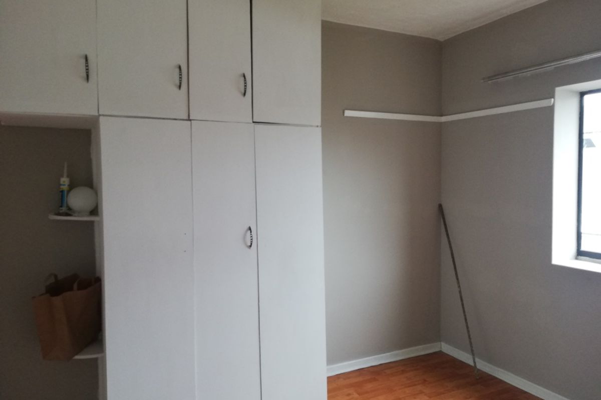 Spacious 2 Bedroom Apartment in Prime Location – Caxton Street Area - Quigney - Photo 3