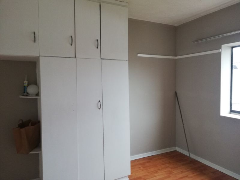 Spacious 2 Bedroom Apartment in Prime Location – Caxton Street Area - Quigney - Photo 3