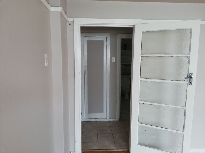 Spacious 2 Bedroom Apartment in Prime Location – Caxton Street Area - Quigney - Photo 9