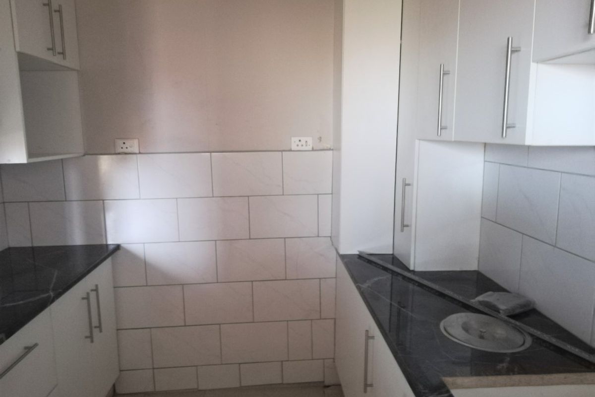 Spacious 2 Bedroom Apartment in Prime Location – Caxton Street Area - Quigney - Photo 2