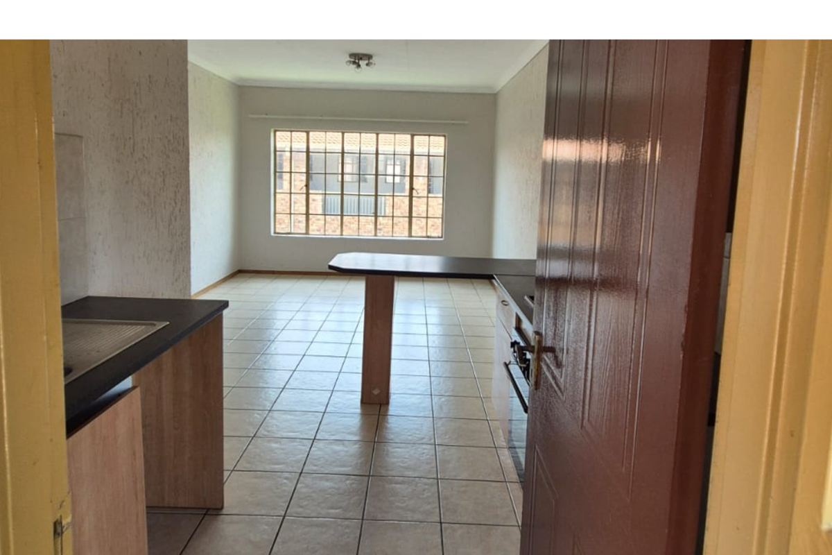 Modern 2-Bedroom First-Floor Apartment in a Prime Location - Photo 5