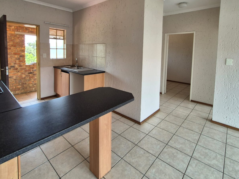 Modern 2-Bedroom First-Floor Apartment in a Prime Location - Photo 10