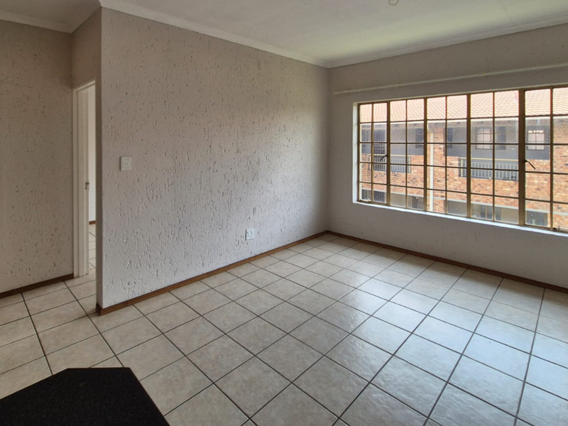 Modern 2-Bedroom First-Floor Apartment in a Prime Location - Photo 8