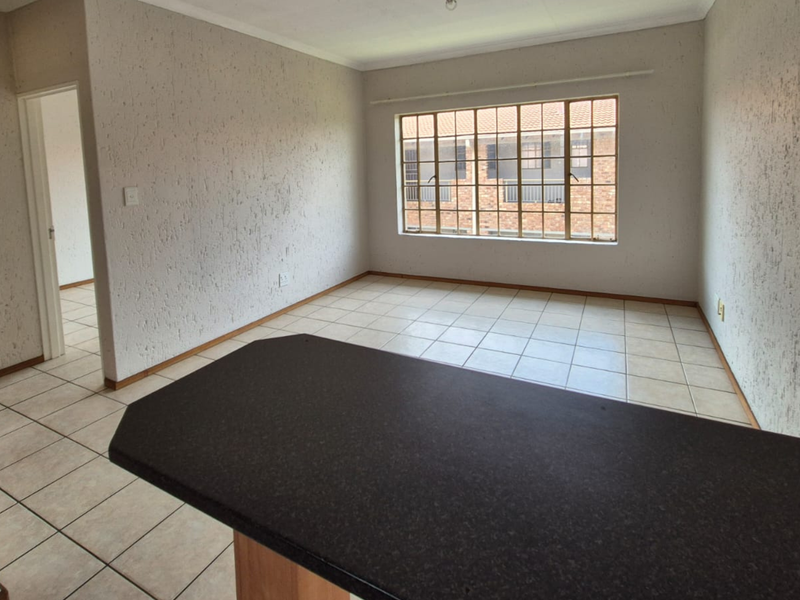 Modern 2-Bedroom First-Floor Apartment in a Prime Location - Photo 7