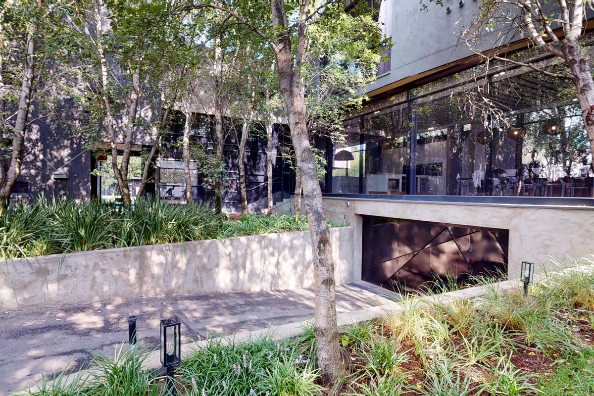 Stunning 5-Bedroom, 5-Bathroom Luxury Home in the Prestigious Estate - Photo 3