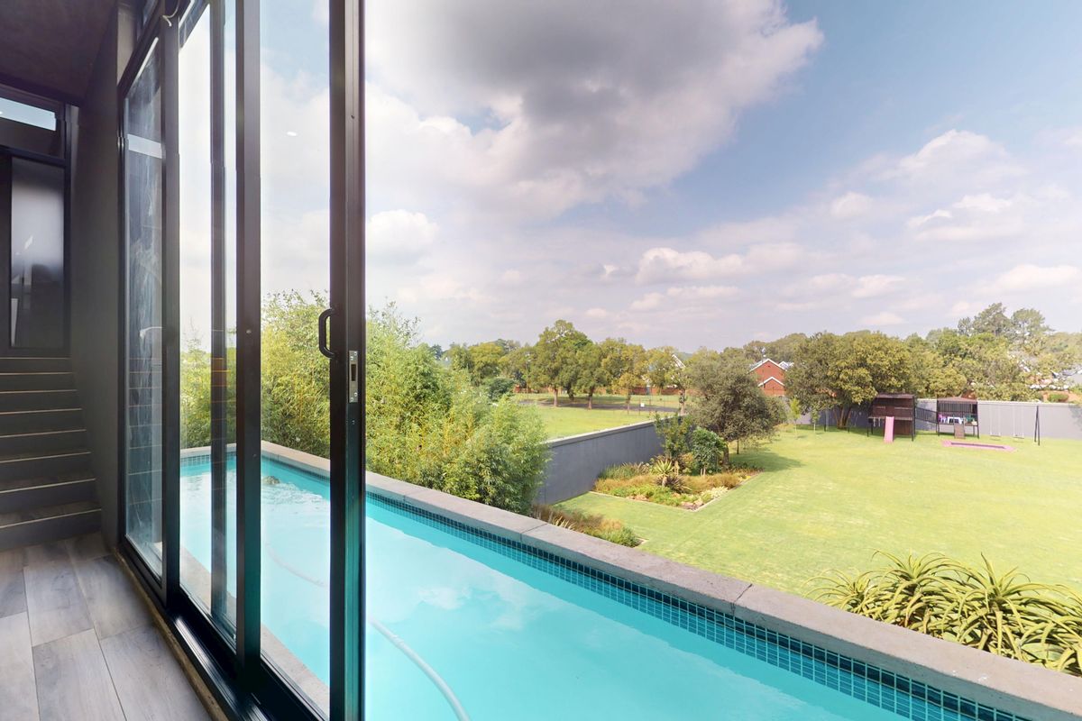 Stunning 5-Bedroom, 5-Bathroom Luxury Home in the Prestigious Estate - Photo 4