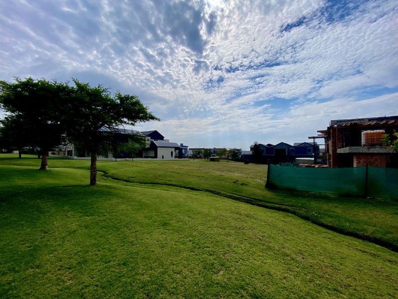 Two greenbelts and stunning views - Photo 2