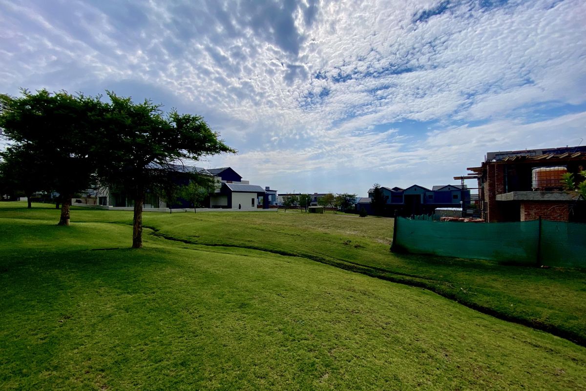 Two greenbelts and stunning views - Photo 2