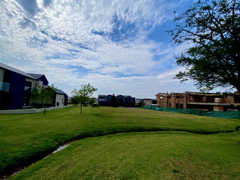 Two greenbelts and stunning views - Photo 5