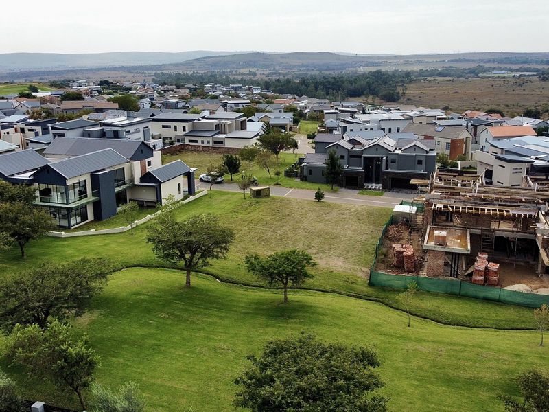 Two greenbelts and stunning views - Photo 3