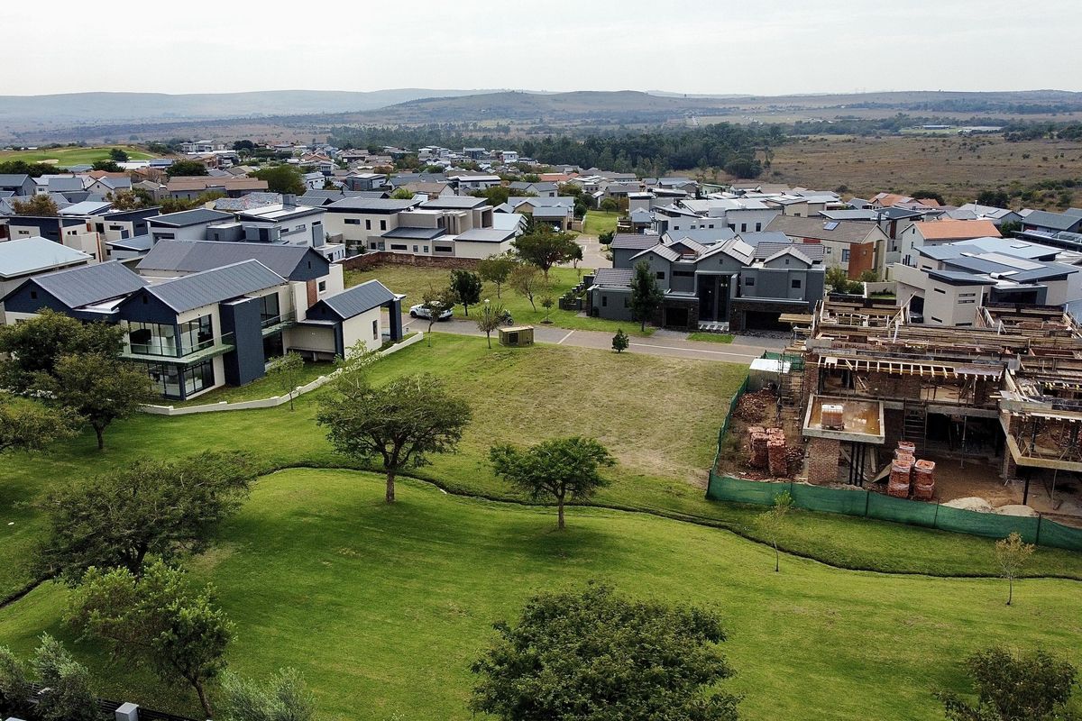 Two greenbelts and stunning views - Photo 3