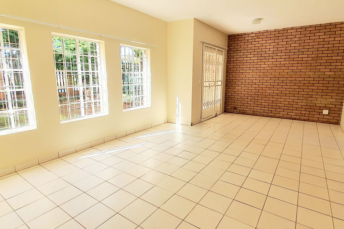 Three bedroom townhouse for sale in New Town, Louis Trichardt - Photo 4
