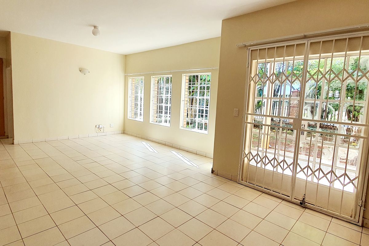 Three bedroom townhouse for sale in New Town, Louis Trichardt - Photo 3
