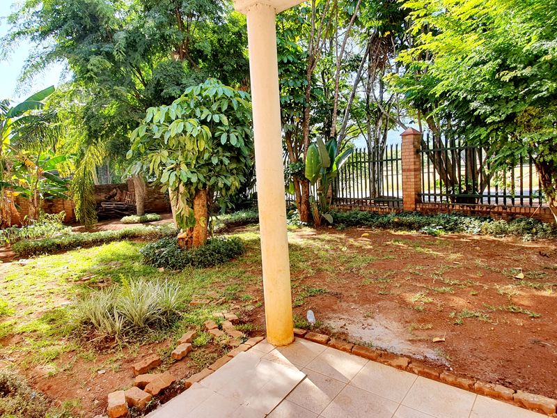 Three bedroom townhouse for sale in New Town, Louis Trichardt - Photo 10