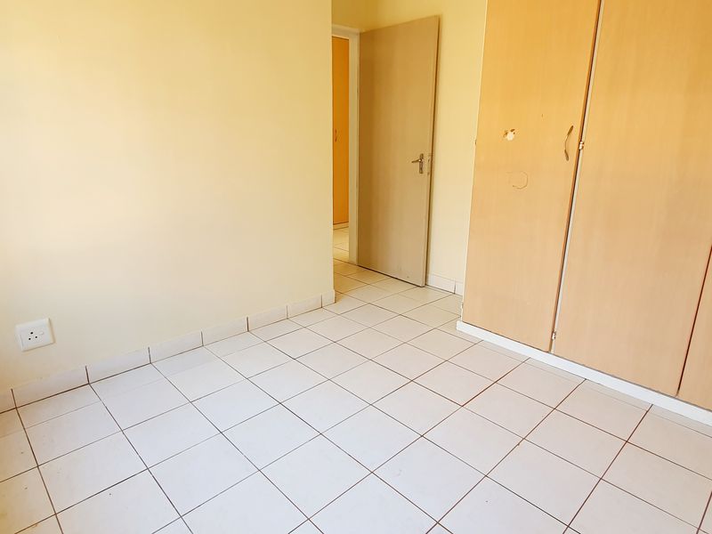Three bedroom townhouse for sale in New Town, Louis Trichardt - Photo 8