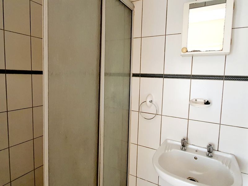 Three bedroom townhouse for sale in New Town, Louis Trichardt - Photo 6