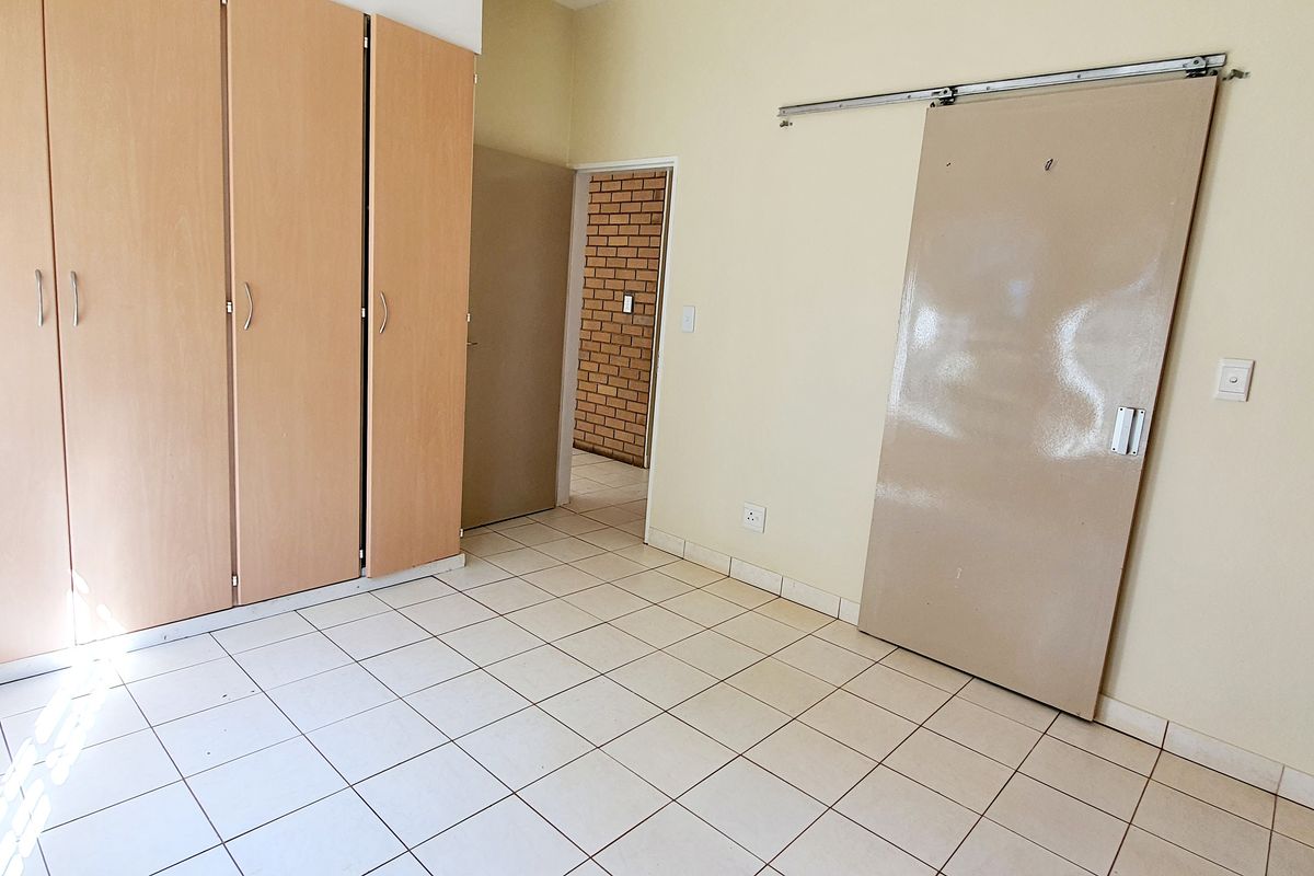 Three bedroom townhouse for sale in New Town, Louis Trichardt - Photo 5