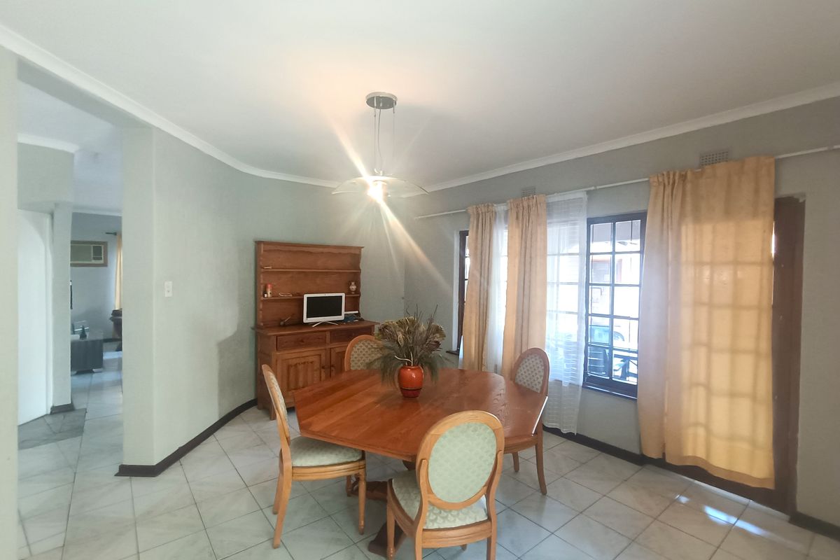 Spacious Five-Bedroom Furnished Home for Rent - Ideal For Business or Leisure - Photo 3