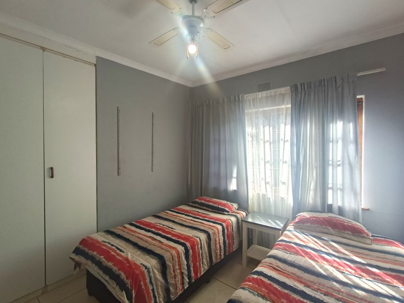 Spacious Five-Bedroom Furnished Home for Rent - Ideal For Business or Leisure - Photo 8