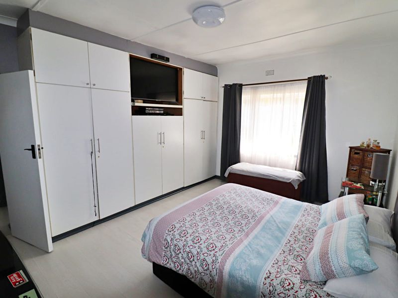 Spacious Double-Stand Family Home with Modern Flat  & Energy Solutions – A Rare Find in Gerdview - Photo 9