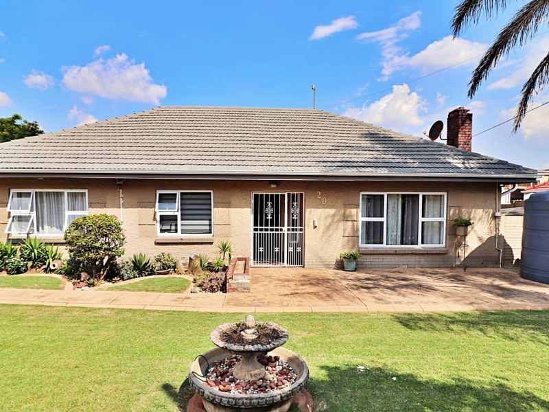 Spacious Double-Stand Family Home with Modern Flat  & Energy Solutions – A Rare Find in Gerdview - Photo 2