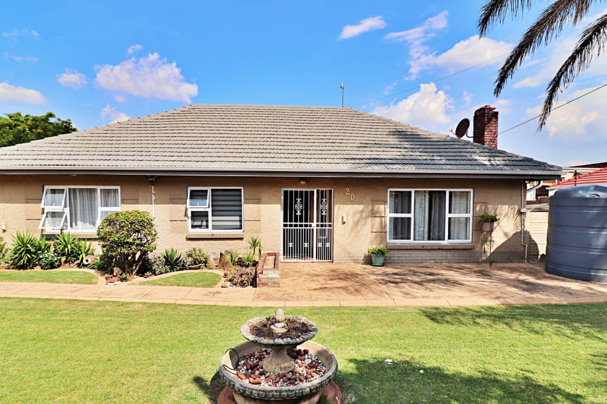 Spacious Double-Stand Family Home with Modern Flat  & Energy Solutions – A Rare Find in Gerdview - Photo 2