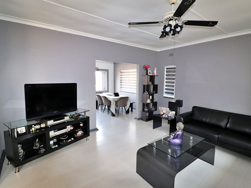 Spacious Double-Stand Family Home with Modern Flat  & Energy Solutions – A Rare Find in Gerdview - Photo 4