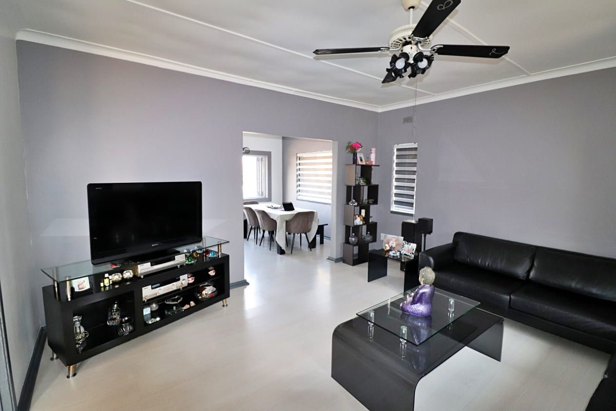 Spacious Double-Stand Family Home with Modern Flat  & Energy Solutions – A Rare Find in Gerdview - Photo 4