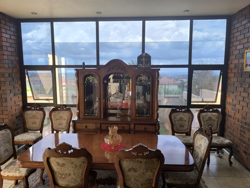 Elegant Living in a Secure Gated Complex - Photo 2