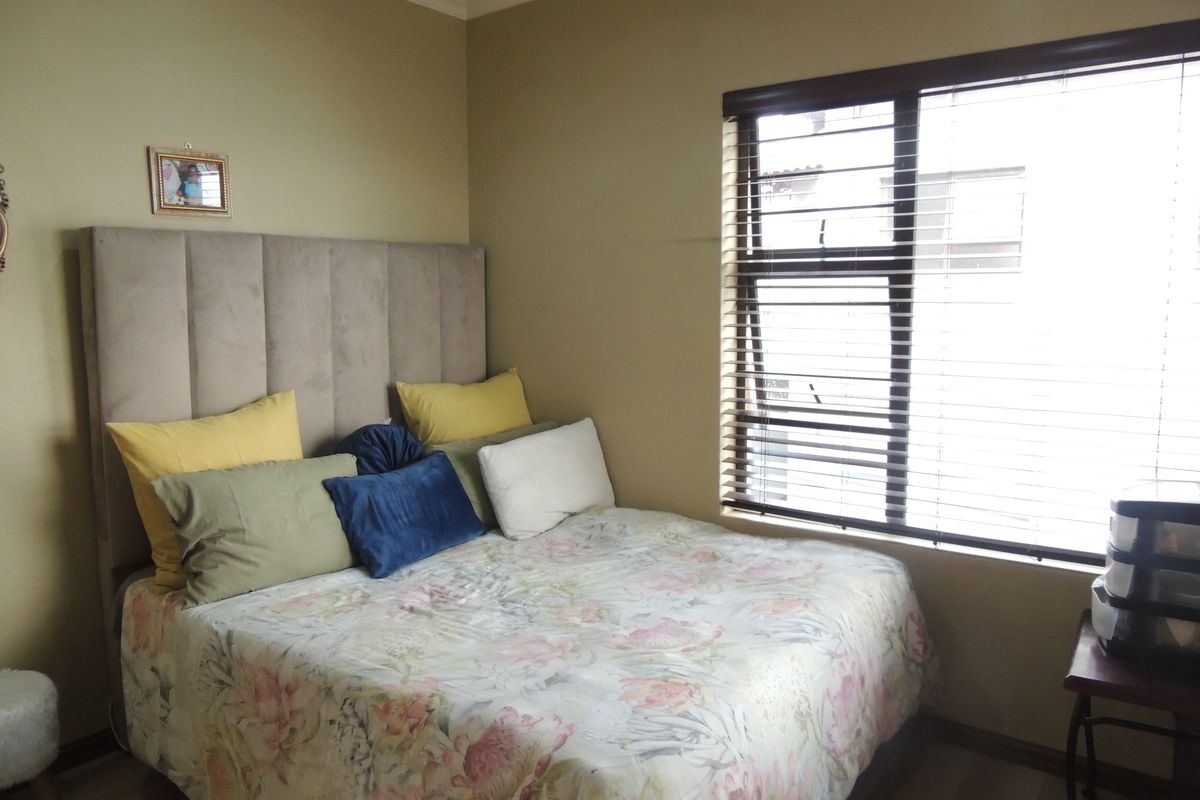Elegant Living in a Secure Gated Complex - Photo 5