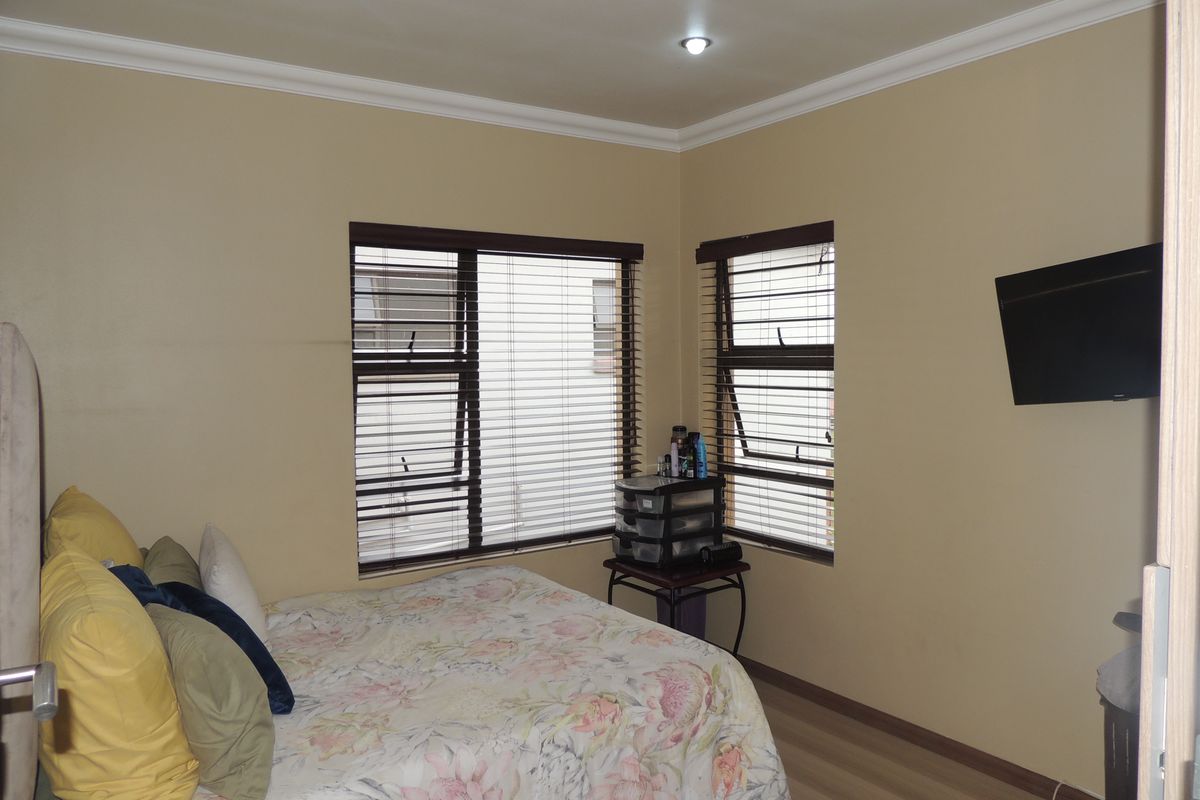 Elegant Living in a Secure Gated Complex - Photo 3
