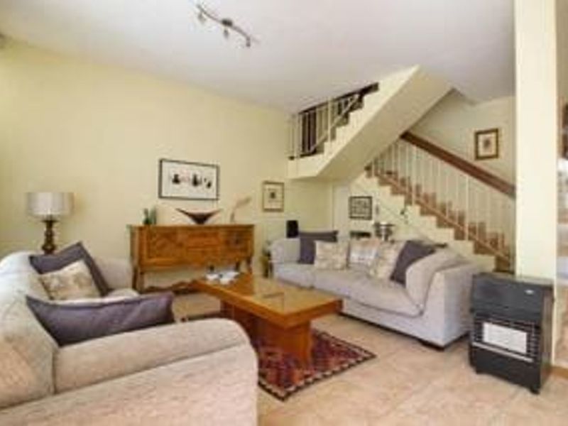 Spacious Duplex Living with Garden, Pool & Unique Lift Feature – Pet Friendly! - Photo 3