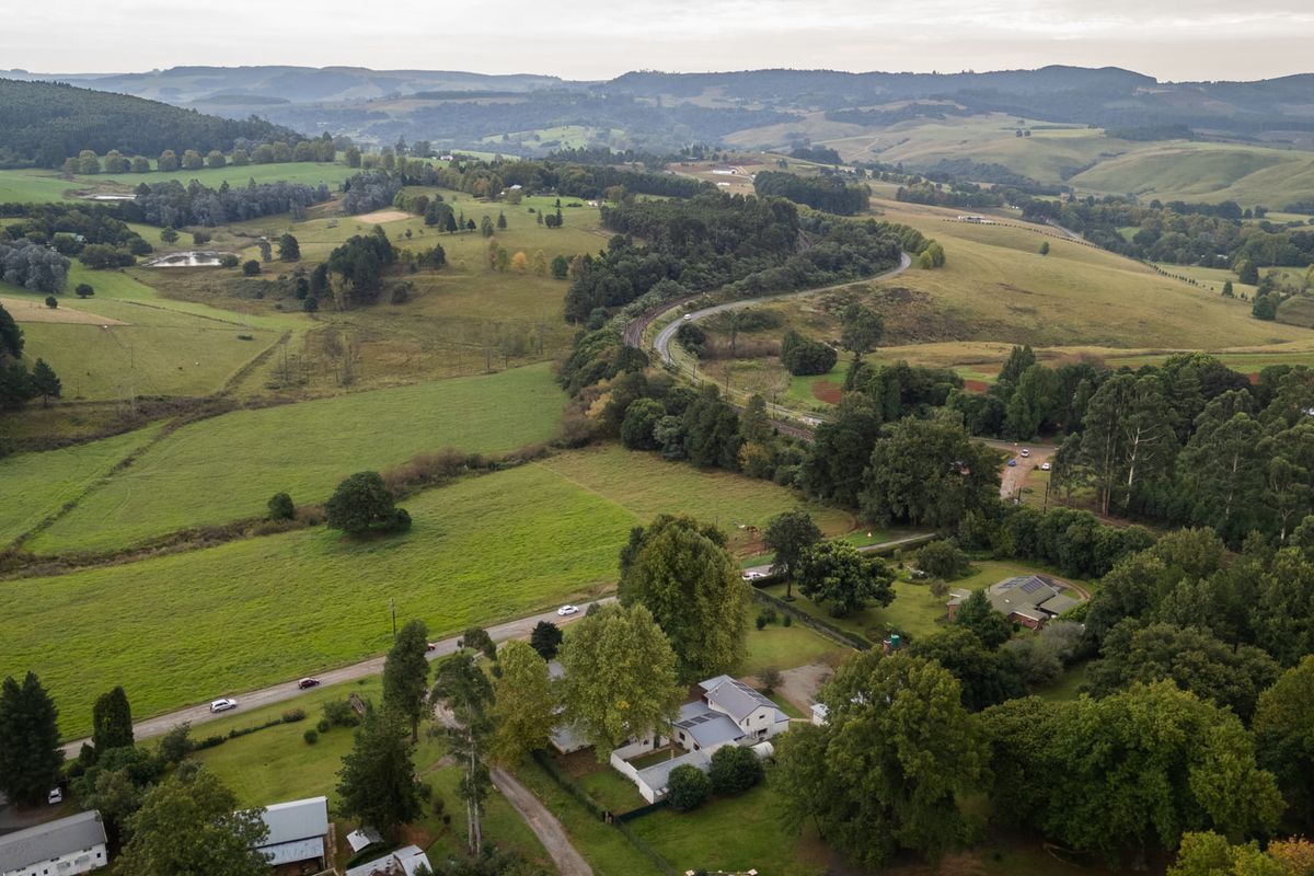 Country Style Opportunity in Balgowan – Multiple Cottages, Off-Grid Living & Income Potential - Photo 3