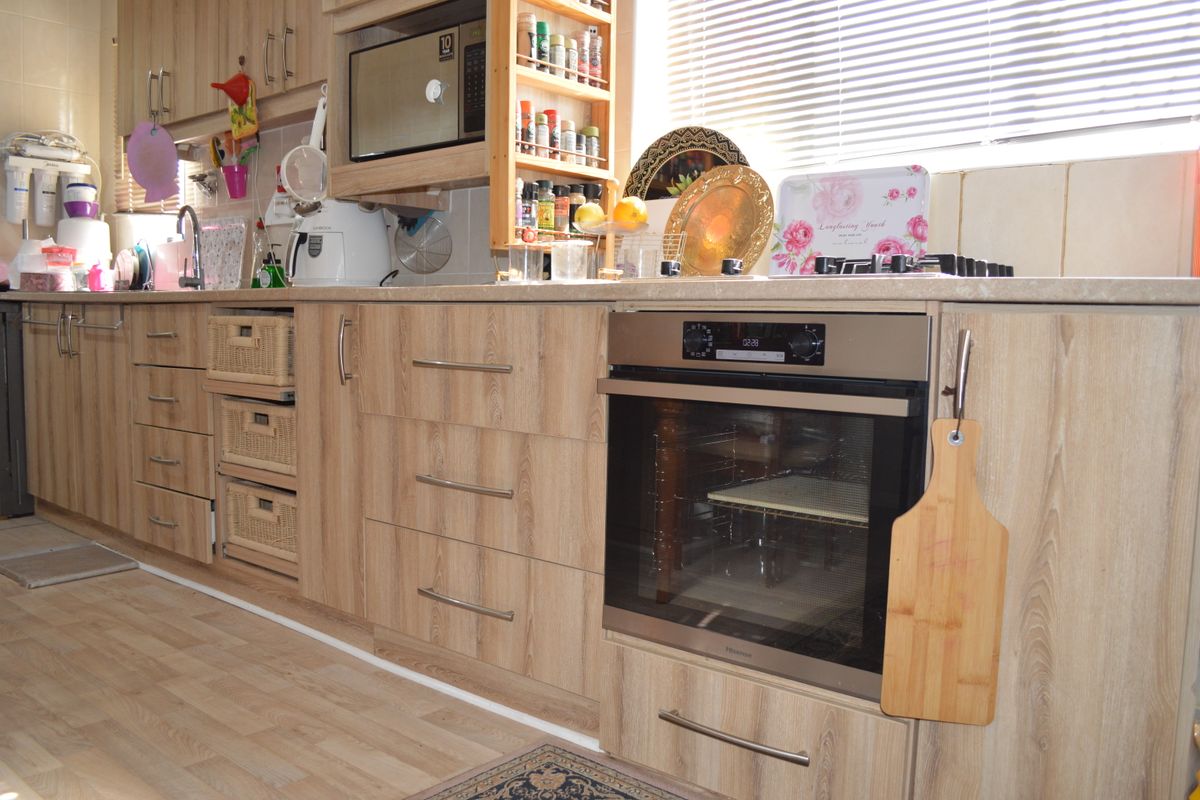 Prime Queenstown Location: Residential or Office Space in a High-Traffic Area - Photo 5