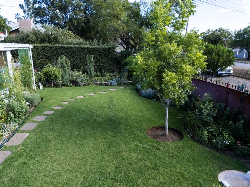 Prime Queenstown Location: Residential or Office Space in a High-Traffic Area - Photo 4