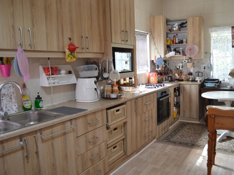 Prime Queenstown Location: Residential or Office Space in a High-Traffic Area - Photo 6