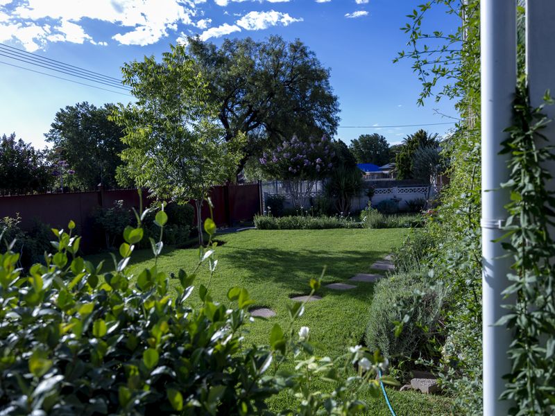 Prime Queenstown Location: Residential or Office Space in a High-Traffic Area - Photo 2