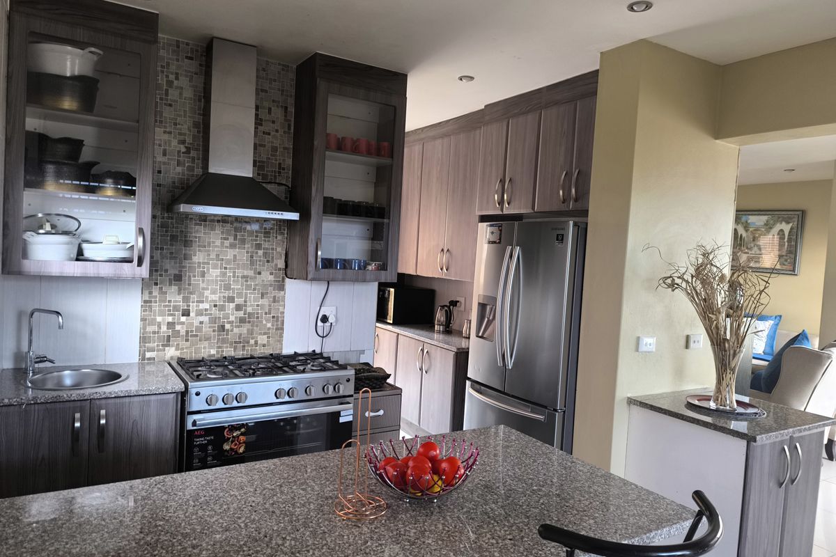 Elegant Living in a Secure Gated Complex - Photo 3