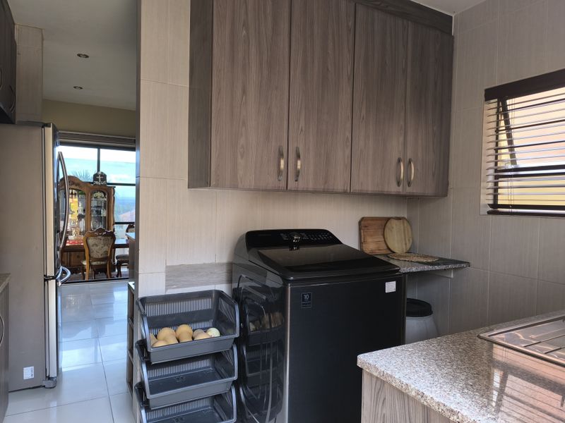 Elegant Living in a Secure Gated Complex - Photo 5