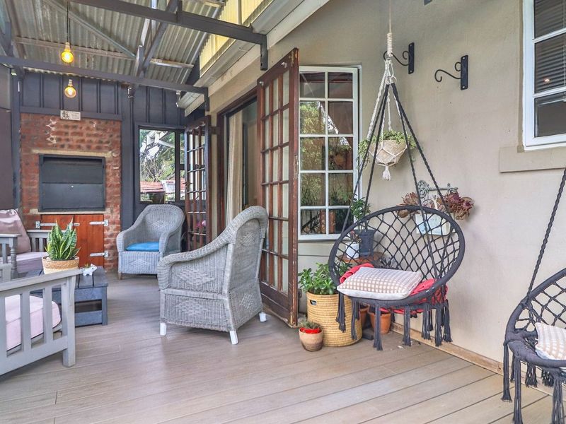 Well-kept family home with great entertaining space in central Howick - Photo 9